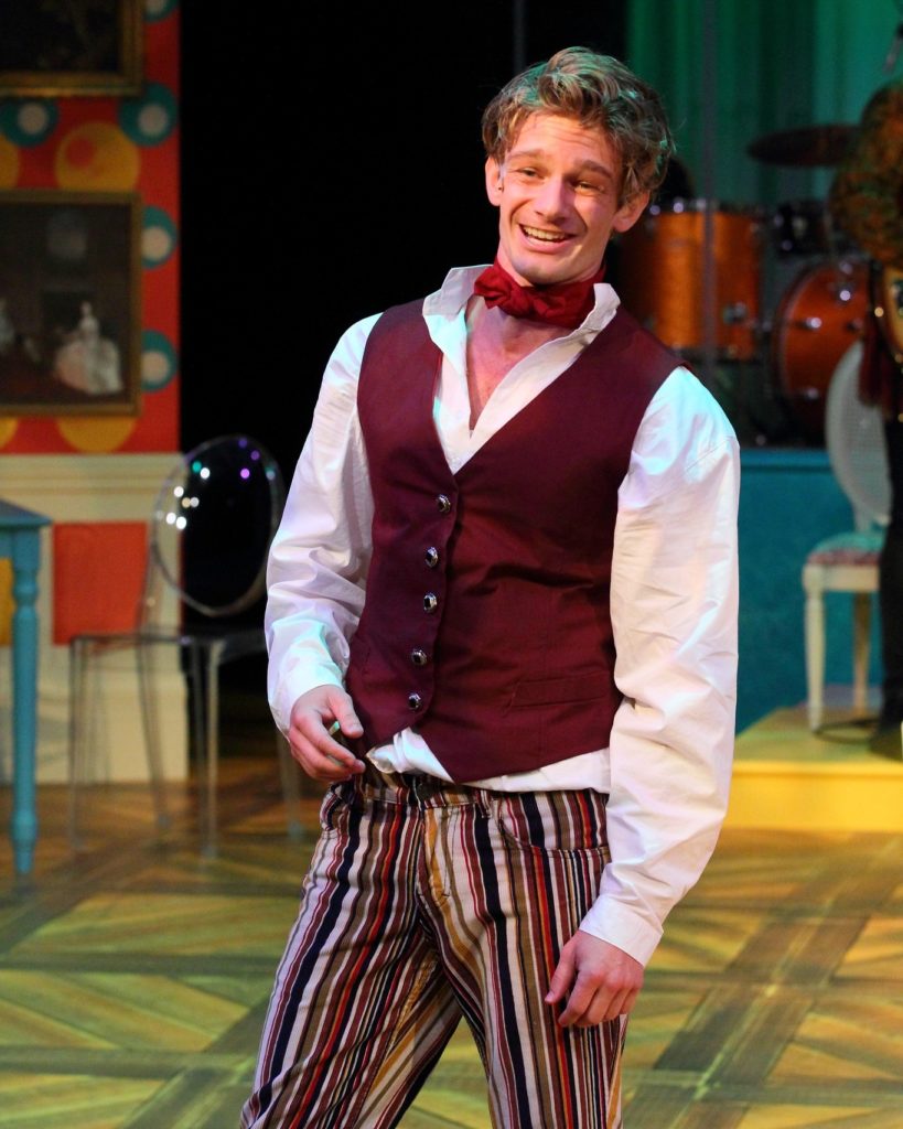 Kyle Mangold as Tom Jones